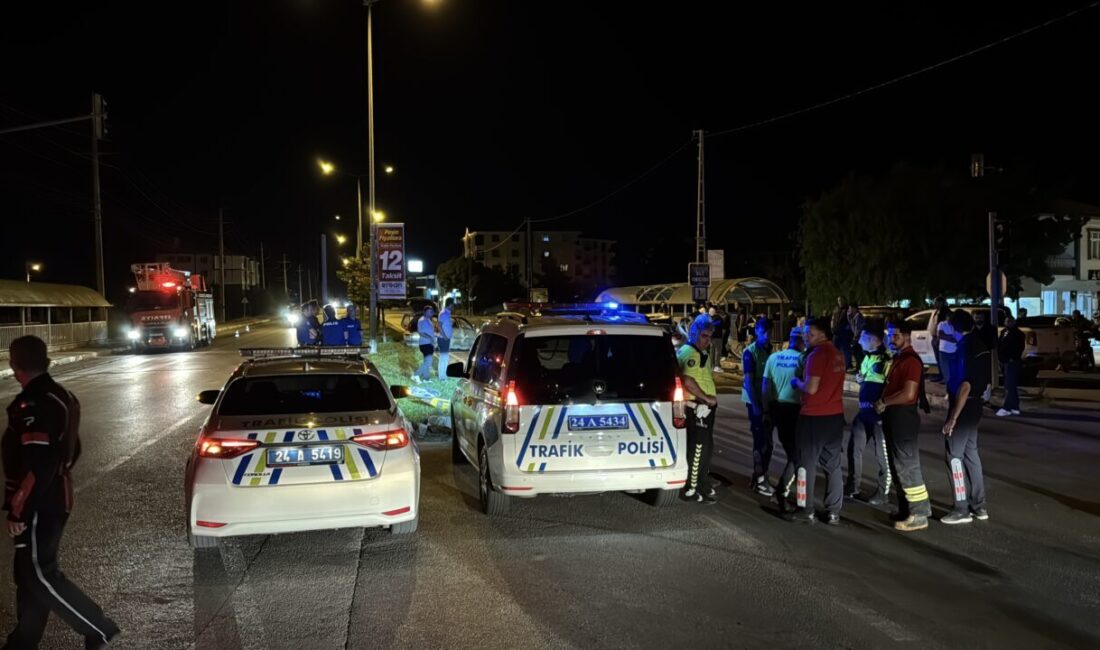 ERZİNCAN (AA) – Erzincan'da iki otomobilin çarpışması sonucu 5 kişi