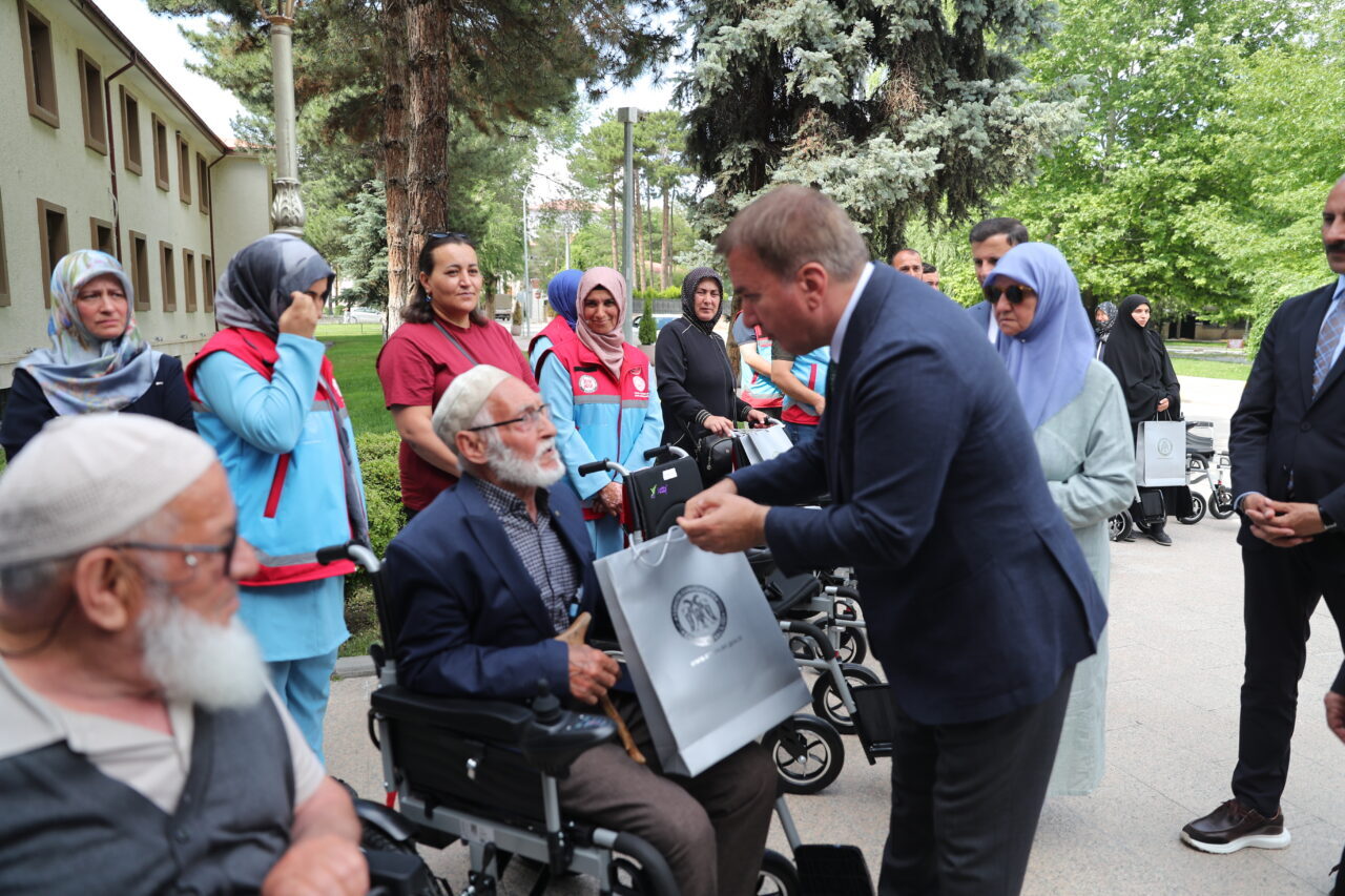 ERZİNCAN (AA) – Erzincan'da hayırsever desteğiyle temin edilen 17 akülü