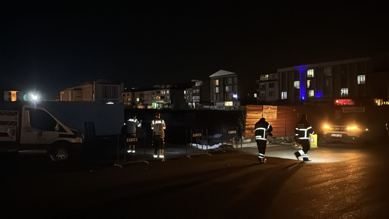 ERZİNCAN (AA) – Erzincan'da bir inşaat sahasındaki doğal gaz kaçağı,
