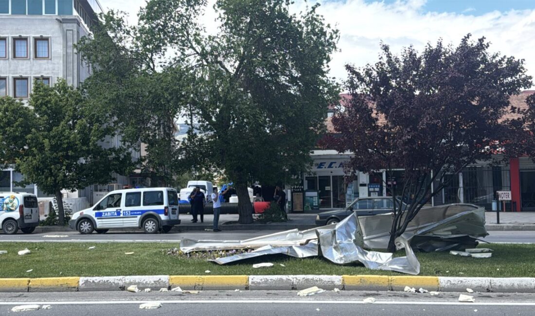 ERZİNCAN (AA) – Erzincan'da etkili olan kuvvetli rüzgar nedeniyle bazı