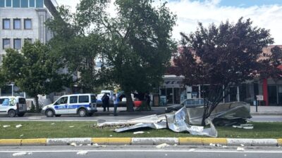 ERZİNCAN (AA) – Erzincan'da etkili olan kuvvetli rüzgar nedeniyle bazı