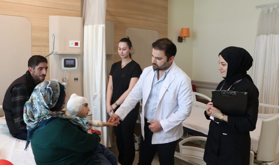- Erzurum Şehir Hastanesi'nde 3 yaşında bir çocuğa yapılan biyonik