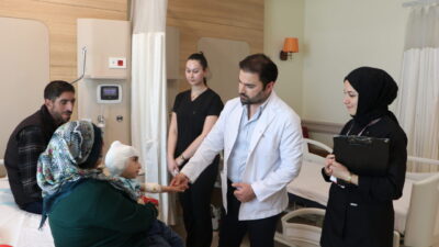 - Erzurum Şehir Hastanesi'nde 3 yaşında bir çocuğa yapılan biyonik