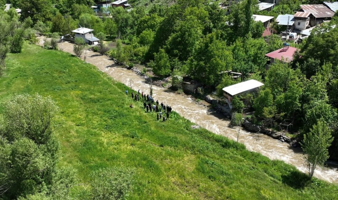 ERZURUM (AA) – Erzurum'un Tortum ilçesinde dengesini kaybederek çaya düşen