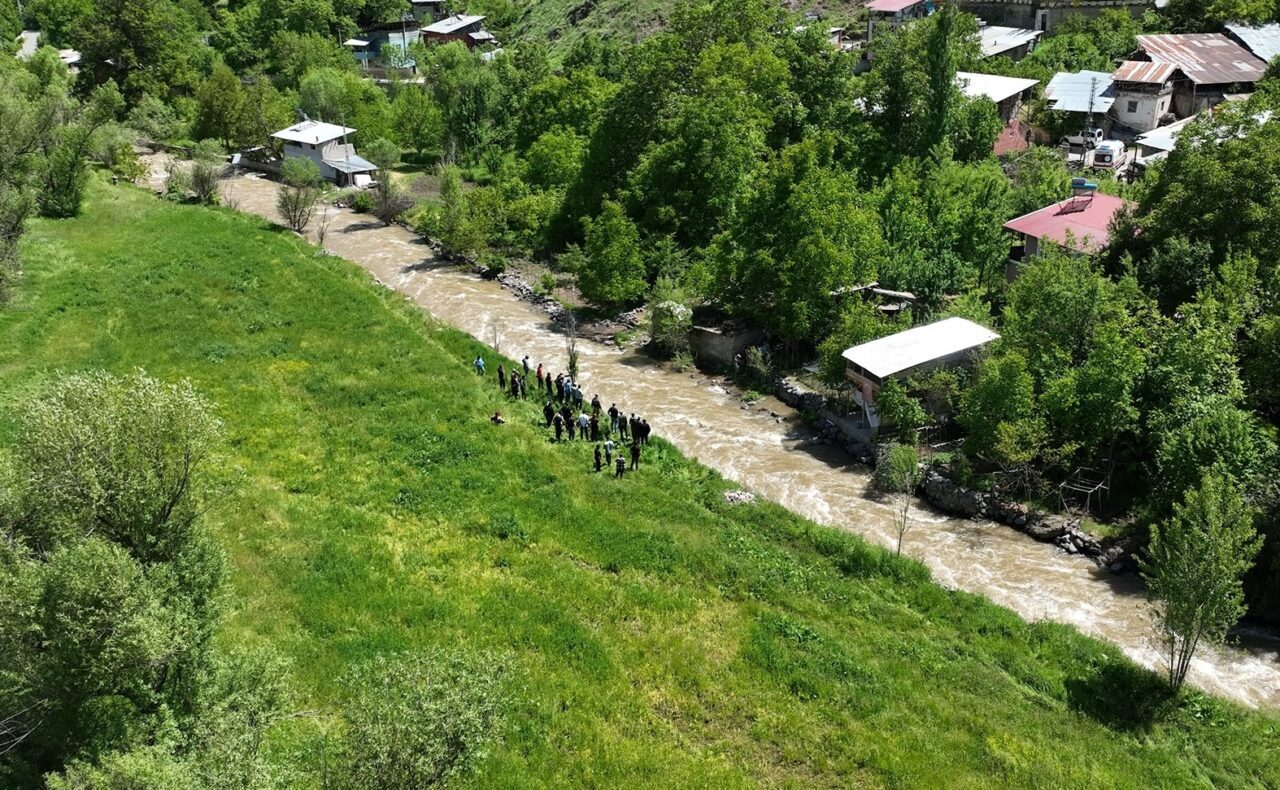 ERZURUM (AA) – Erzurum'un Tortum ilçesinde dengesini kaybederek çaya düşen