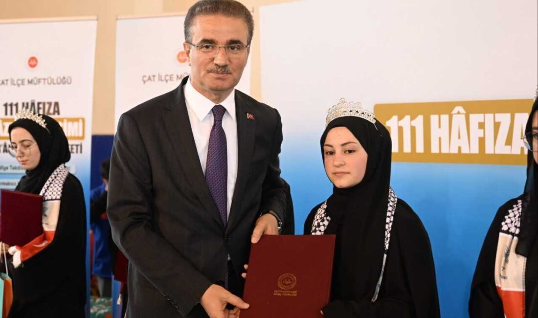 ERZURUM (AA) – Erzurum'un Çat ilçesinde hafızlık eğitimlerini tamamlayan 111
