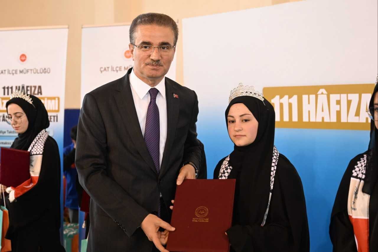 ERZURUM (AA) – Erzurum'un Çat ilçesinde hafızlık eğitimlerini tamamlayan 111