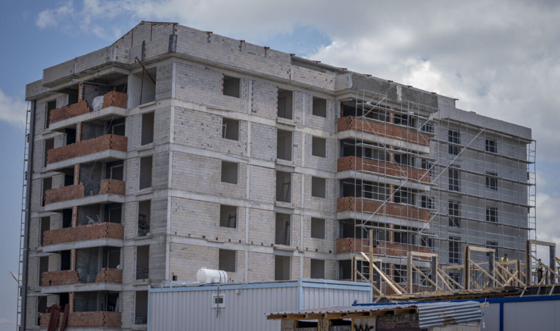 ERZURUM (AA) – Erzurum'da inşaat halindeki apartmanın 7. katından düşen