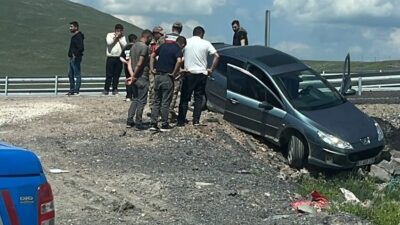 ERZURUM (AA) – Erzurum'da, jandarmadan kaçarken otomobille kaza yapan 2