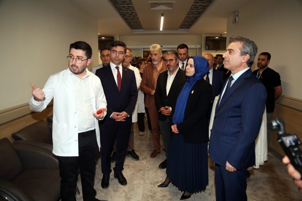 - Şehir hastanesindeki merkezde, çocuk psikiyatri uzmanı, bireysel hizmet danışmanı,