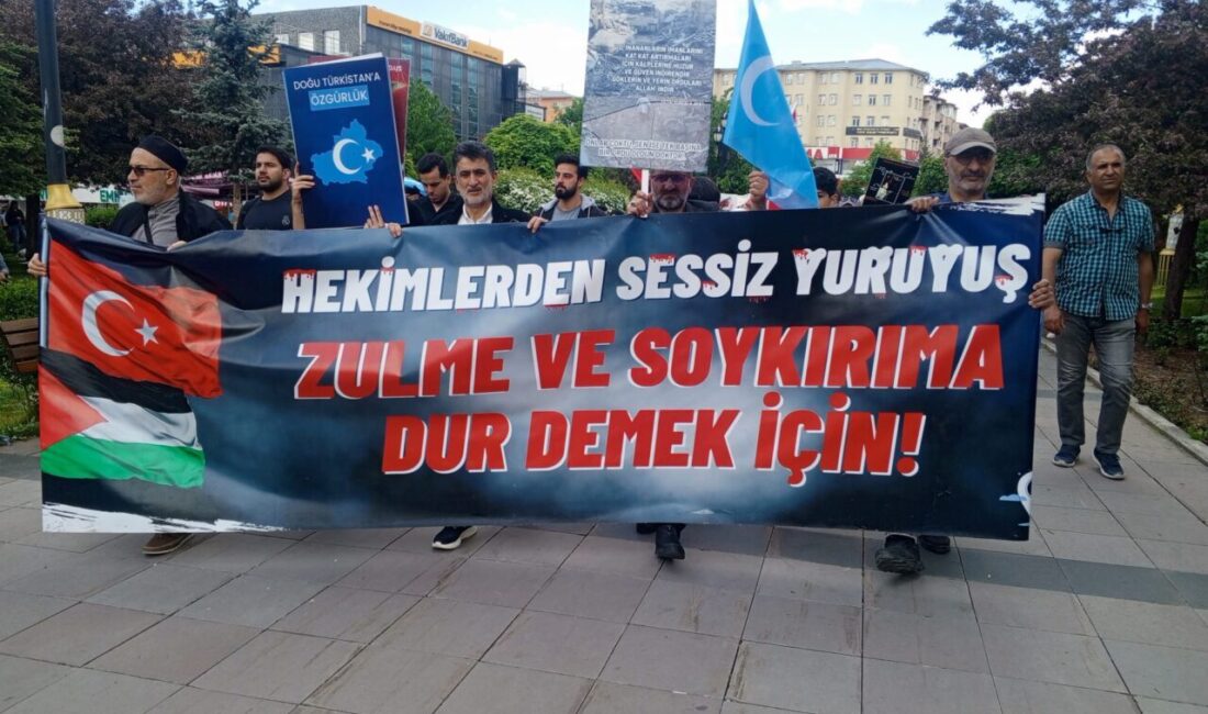 ERZURUM (AA) – Erzurum'da hekimler ve sağlık çalışanları, İsrail'in Gazze'ye