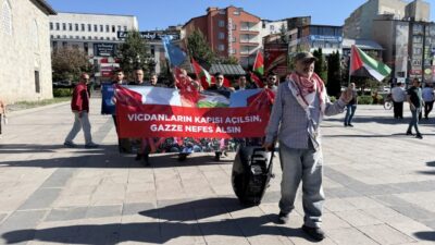 ERZURUM (AA) – Erzurum'da hekimler ve sağlık çalışanları, İsrail'in Gazze'ye