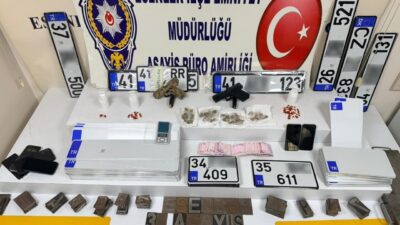 İSTANBUL (AA) – Esenler'de düzenlenen uyuşturucu operasyonunda gözaltına alınan 4