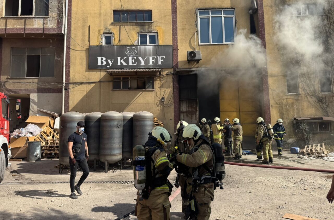 İSTANBUL (AA) – Esenyurt'ta bir fabrikada çıkan yangına itfaiye ekiplerince