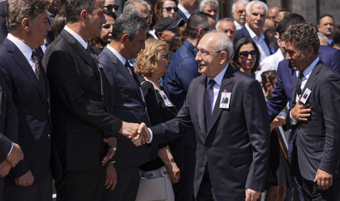 - Cenaze törenine CHP Genel Başkanı Kılıçdaroğlu ile Grup Başkanı
