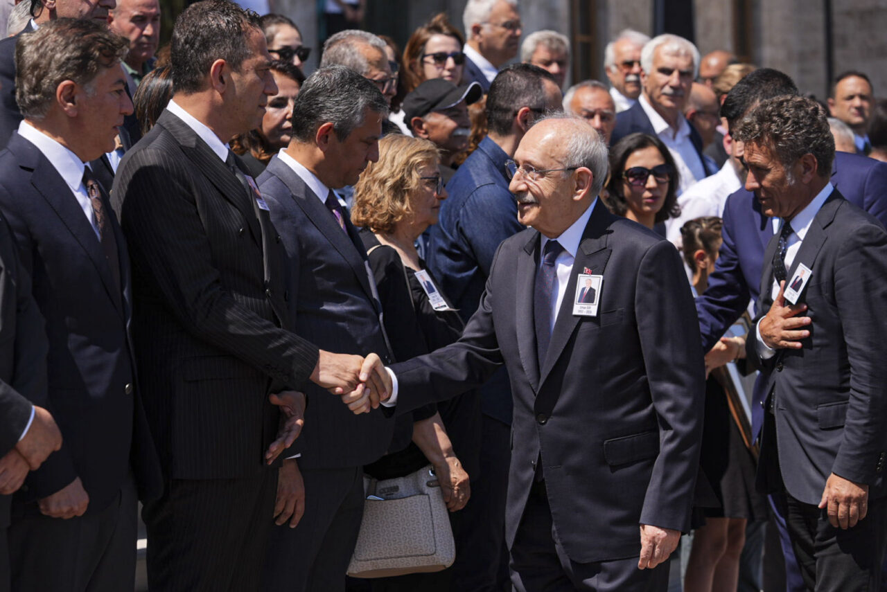 - Cenaze törenine CHP Genel Başkanı Kılıçdaroğlu ile Grup Başkanı