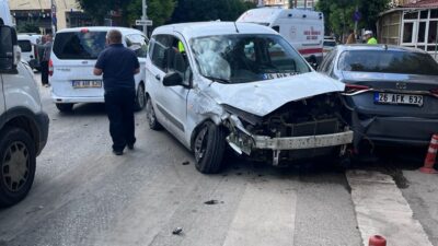 ESKİŞEHİR (AA) – Eskişehir’in Tepebaşı ilçesinde işçi servisi ile hafif