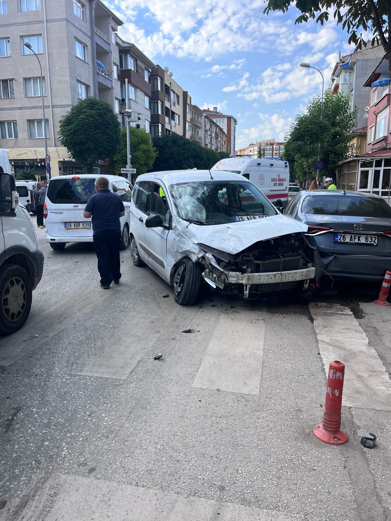 ESKİŞEHİR (AA) – Eskişehir’in Tepebaşı ilçesinde işçi servisi ile hafif