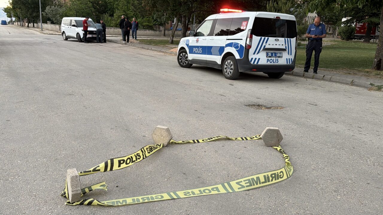 ESKİŞEHİR (AA) – Eskişehir'in Odunpazarı ilçesinde çıkan kavgada 1 kişi