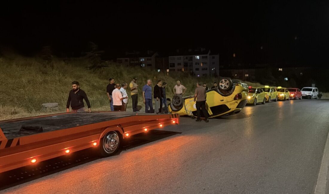 ESKİŞEHİR (AA) – Eskişehir'in Odunpazarı ilçesinde takla atan taksideki 2