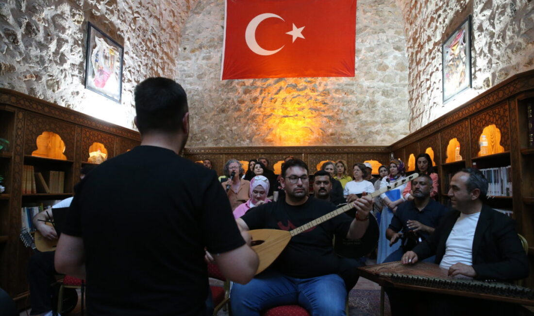 - Tokat'ta memur, işçi, ev hanımı, emekli, öğretmen ve öğrencilerden