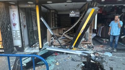 İSTANBUL (AA) – Fatih'te kontrolden çıkarak 2 iş yerine giren
