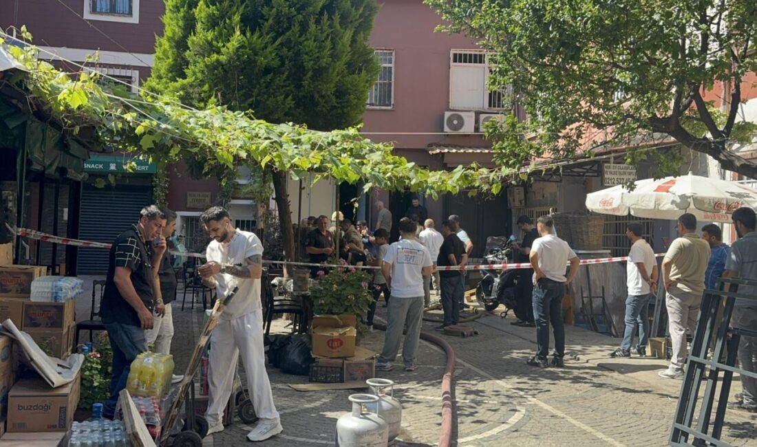 İSTANBUL (AA) – Fatih'te tekstil atölyesinde çıkan yangında dumandan etkilenen