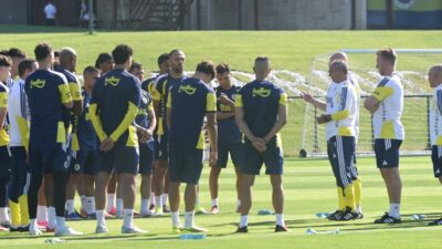 - Sarı-lacivertli takım, sezonun ilk antrenmanını Fenerbahçe Topuk Yaylası Tesisleri'nde
