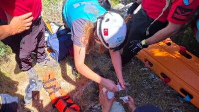 MUĞLA (AA) – Muğla'nın Fethiye ilçesinde yamaç paraşütünün ormanlık alana