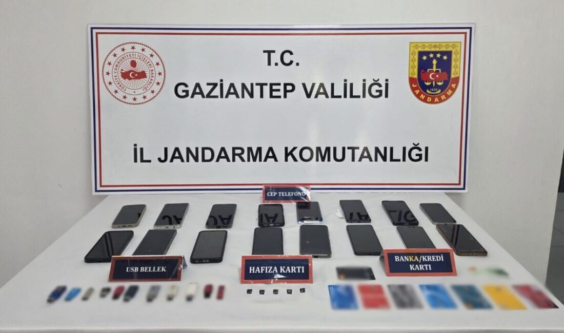 GAZİANTEP (AA) – Gaziantep merkezli 13 ilde düzenlenen dolandırıcılık operasyonunda