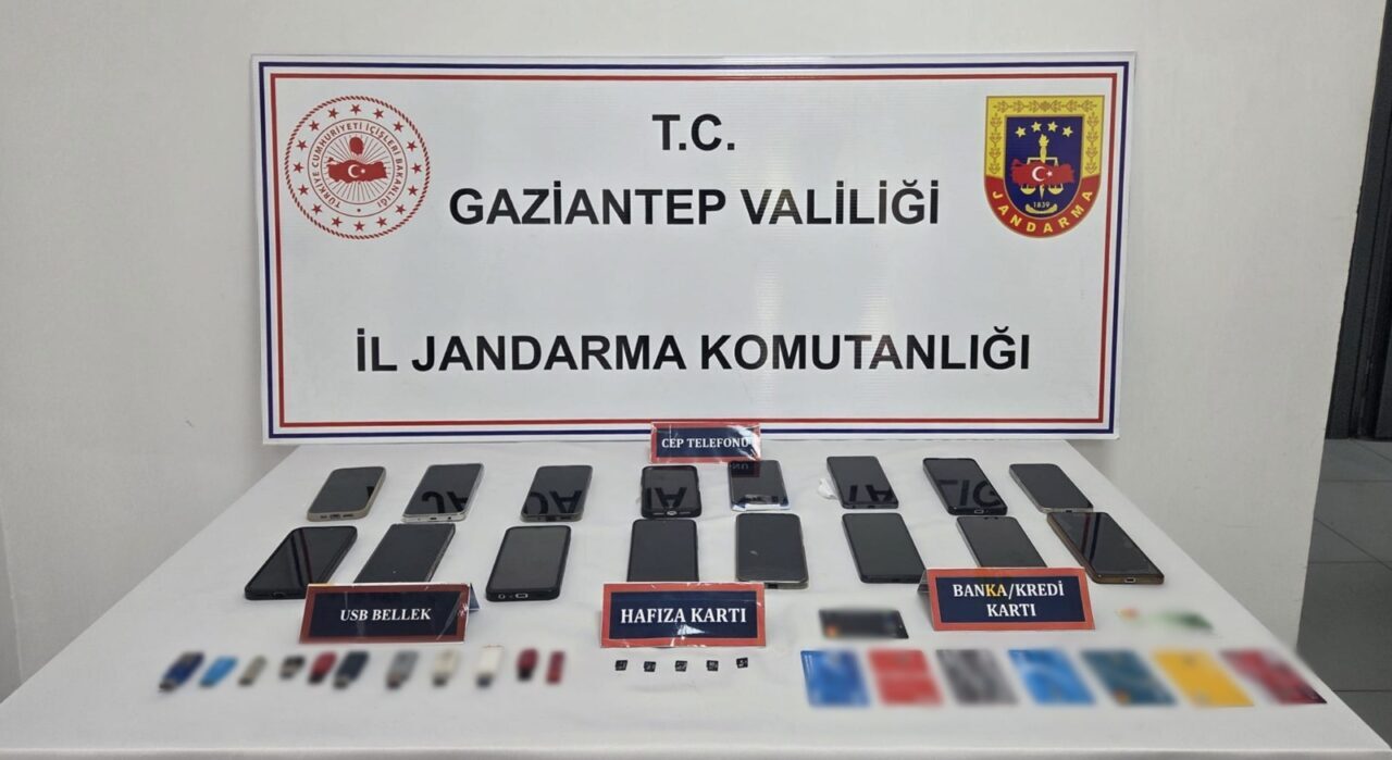 GAZİANTEP (AA) – Gaziantep merkezli 13 ilde düzenlenen dolandırıcılık operasyonunda