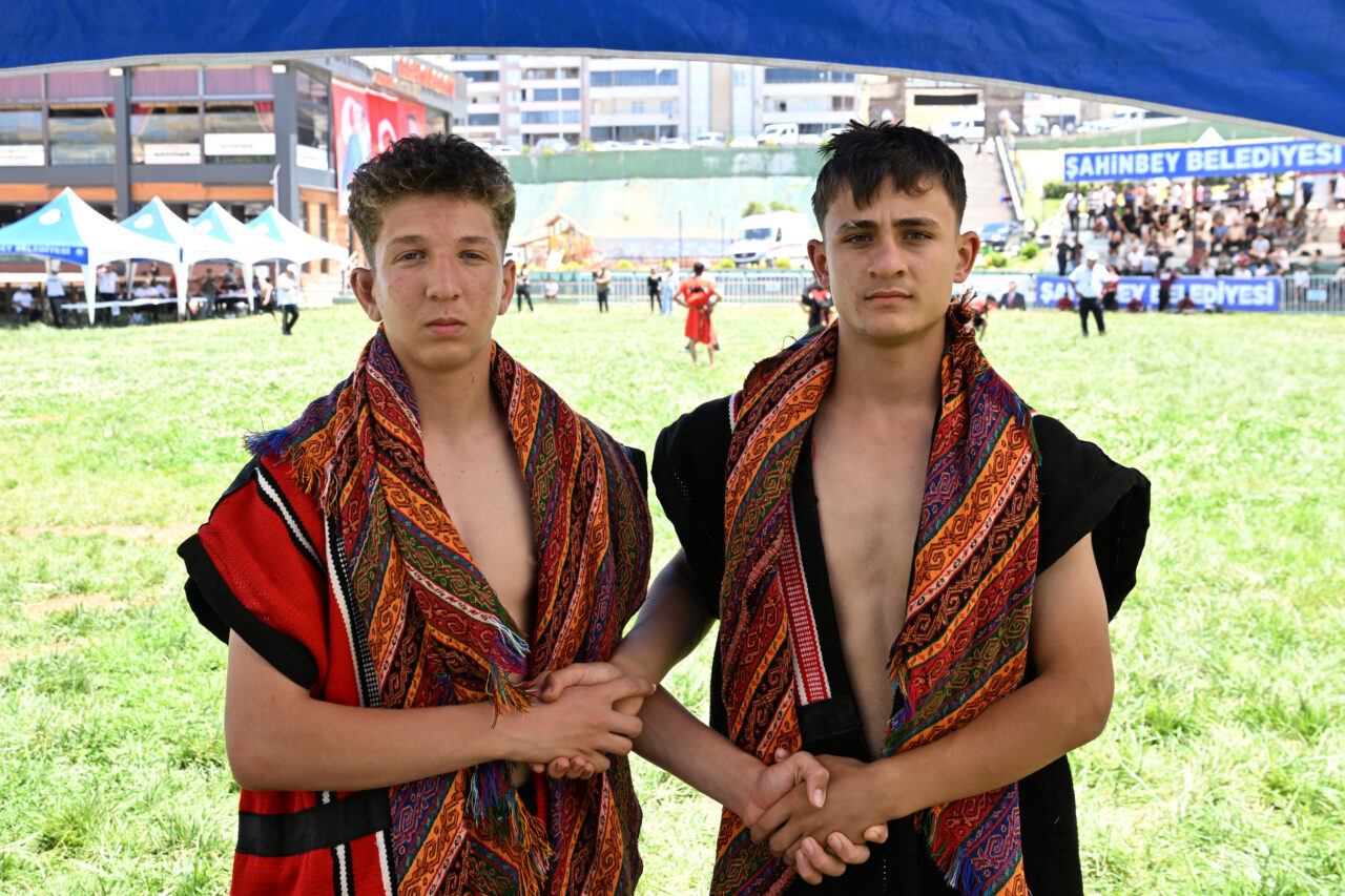 GAZİANTEP (AA) – Gaziantep'te 600 sporcunun katılımıyla düzenlenen Aşırtmalı Aba