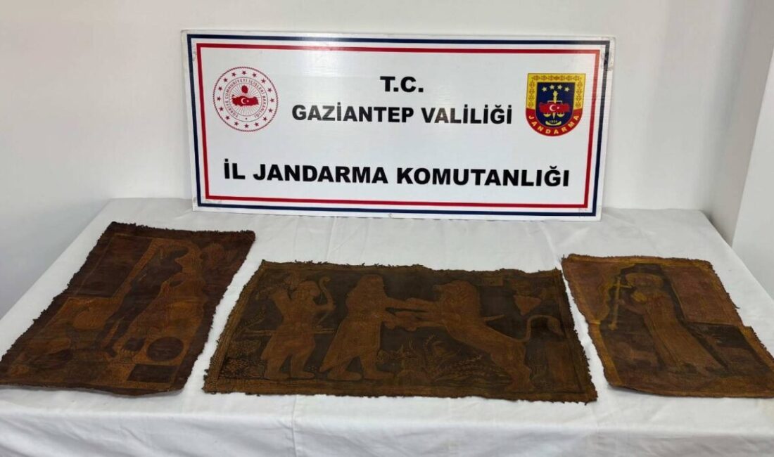 GAZİANTEP (AA) – Gaziantep'in Nizip ilçesinde, deri üzerine işlenmiş İbranice