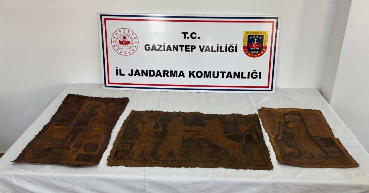 GAZİANTEP (AA) – Gaziantep'in Nizip ilçesinde, deri üzerine işlenmiş İbranice