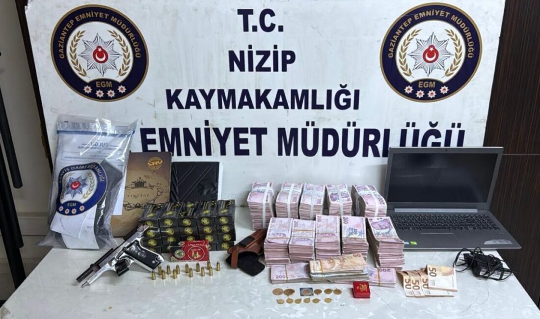 GAZİANTEP (AA) – Gaziantep'in Nizip ilçesinde 43 kişiyi dolandırdıkları iddiasıyla