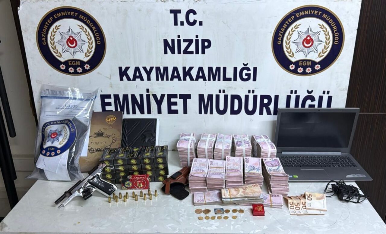 GAZİANTEP (AA) – Gaziantep'in Nizip ilçesinde 43 kişiyi dolandırdıkları iddiasıyla