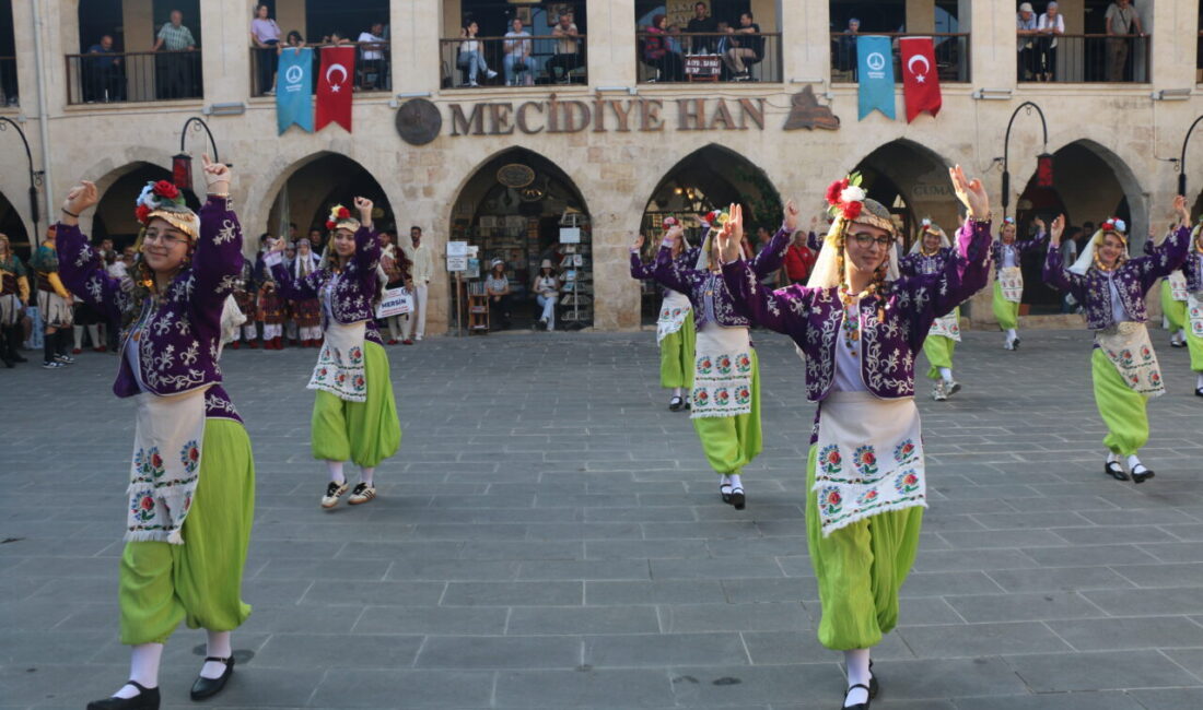 GAZİANTEP (AA) – Gaziantep'te Halk Oyunları Büyükler Türkiye Şampiyonası etkinlikleri