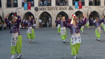 GAZİANTEP (AA) – Gaziantep'te Halk Oyunları Büyükler Türkiye Şampiyonası etkinlikleri