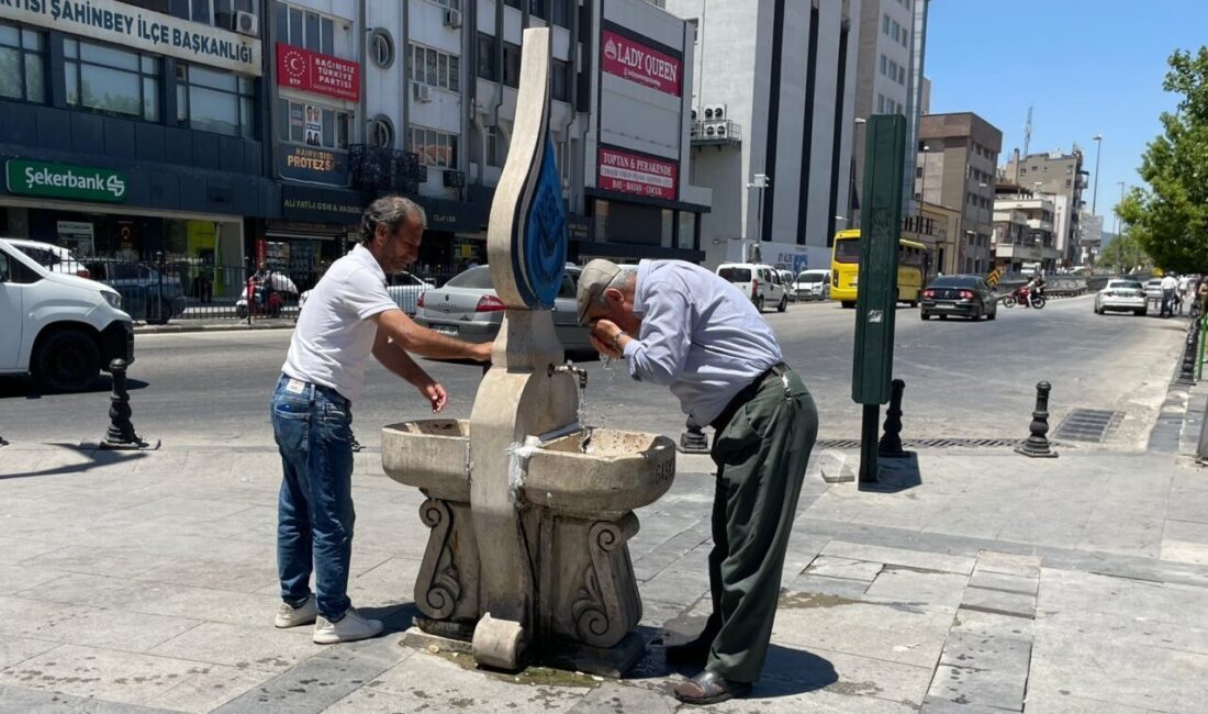GAZİANTEP (AA) – Gaziantep'te sıcak havalarda serinlemek isteyenler mağara kafeyi