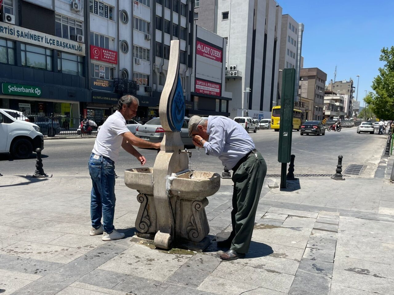 GAZİANTEP (AA) – Gaziantep'te sıcak havalarda serinlemek isteyenler mağara kafeyi