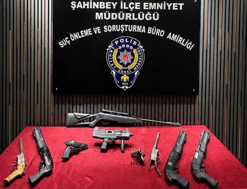 GAZİANTEP (AA) – Gaziantep'in Şahinbey ilçesinde düzenlenen silah kaçakçılığı operasyonunda