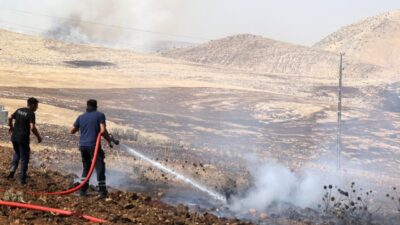- Ekiplerin karadan yürüttüğü çalışmalara helikopterle de havadan destek sağlanıyor

YANGINA