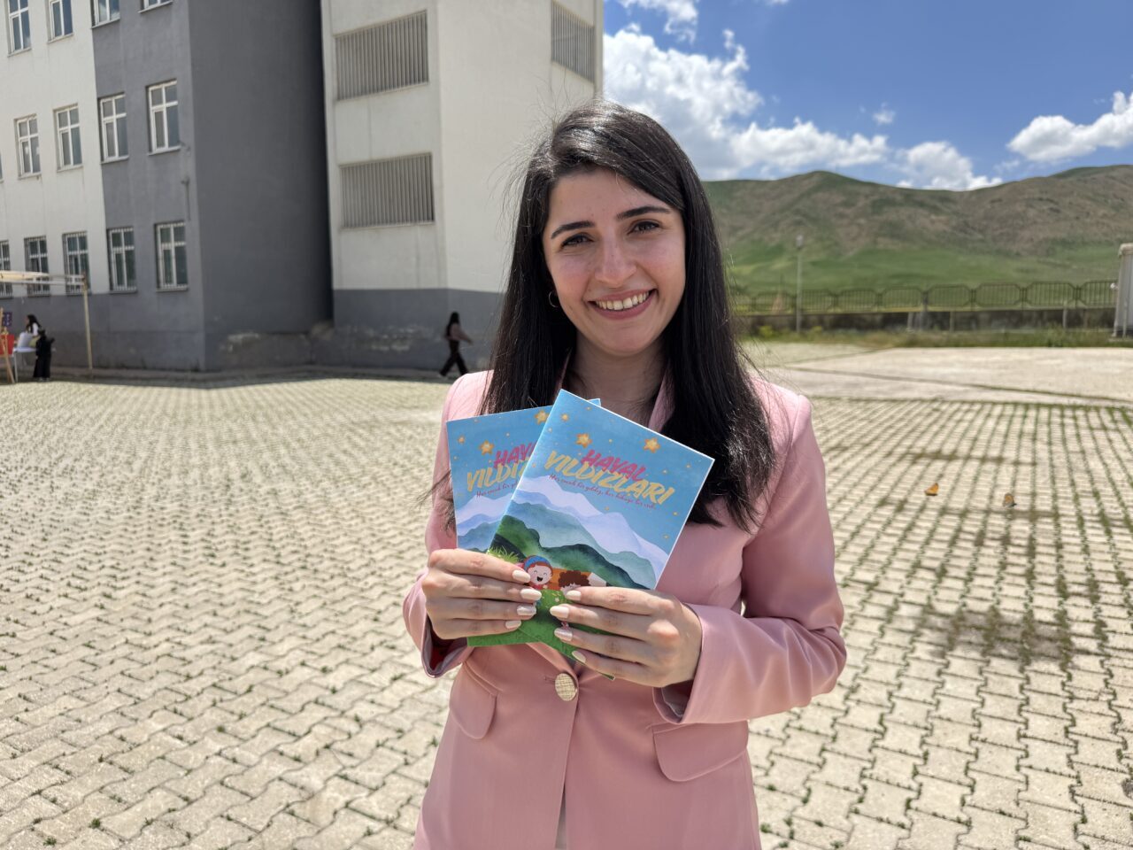 HAKKARİ (AA) – Hakkari'nin Yüksekova ilçesindeki köy okulunda eğitim gören