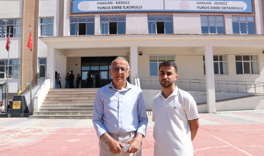 HAKKARİ (AA) – Hakkari'de yaşayan emekli sınıf öğretmeni Aziz Hatipoğlu,