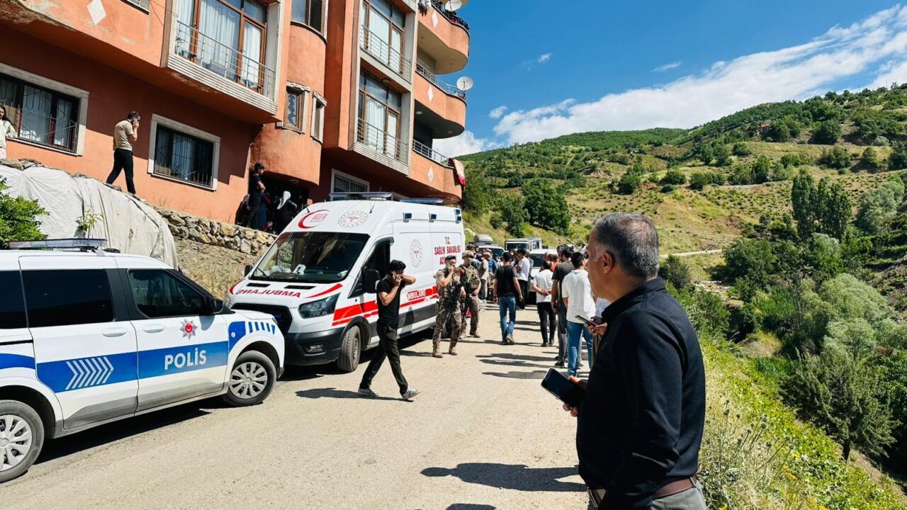 HAKKARİ (AA) – Hakkari'nin Şemdinli ilçesinde, eşini ve 3 akrabasını