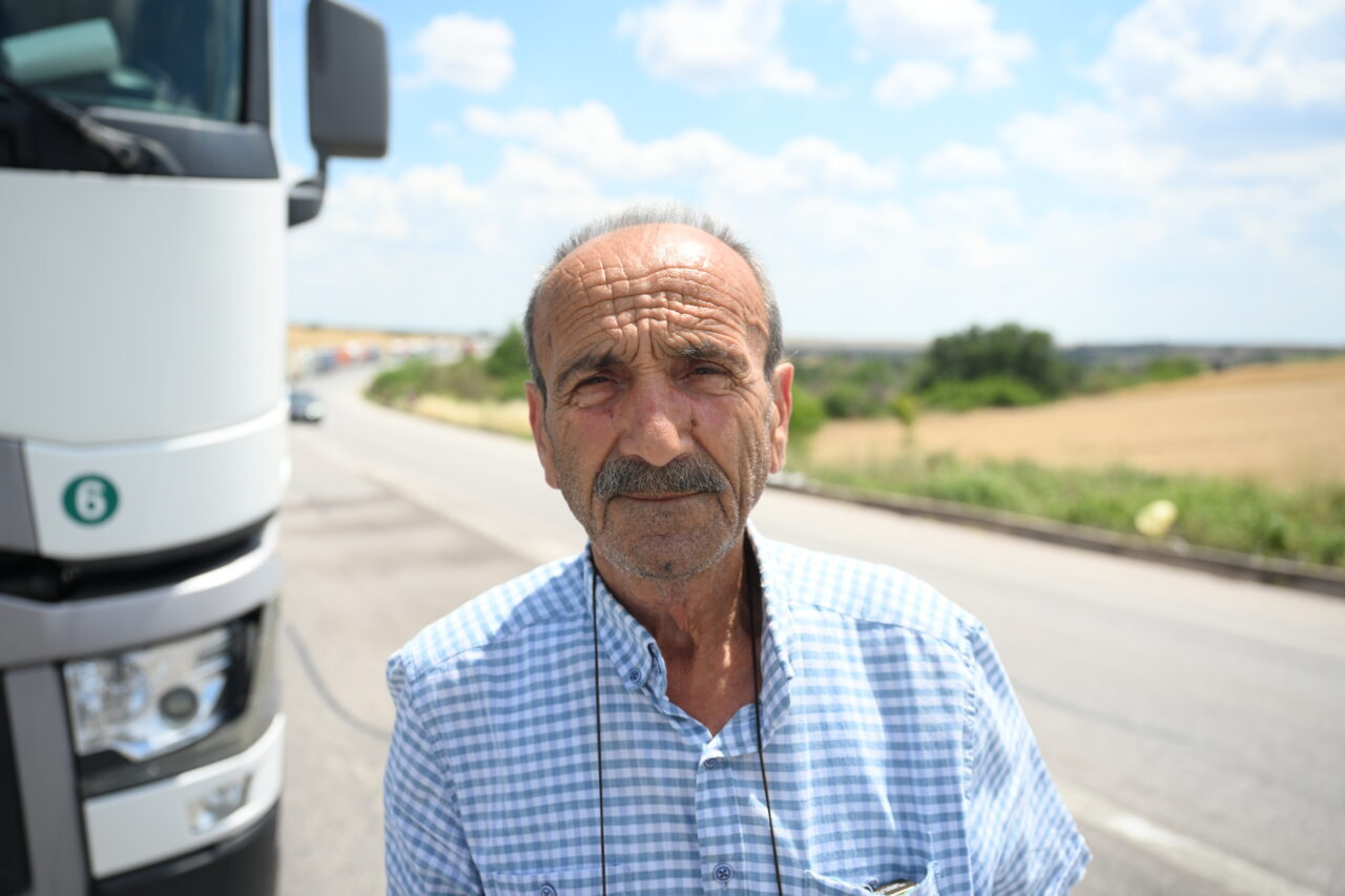 EDİRNE (AA) – Hamzabeyli Sınır Kapısı'ndan yurt dışına çıkmak üzere