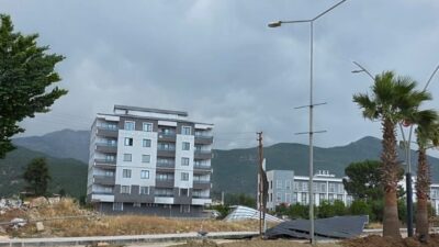 HATAY (AA) – Hatay'ın Hassa ilçesinde fırtına nedeniyle bazı binaların