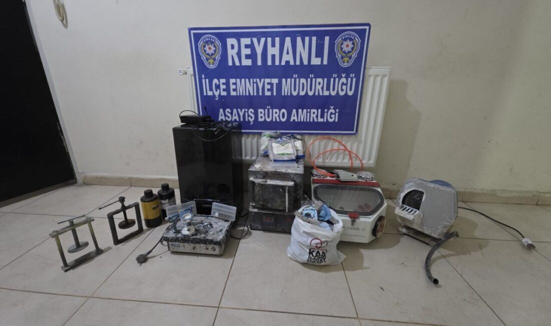 HATAY (AA) – Hatay'ın Reyhanlı ilçesinde, kaçak işletilen diş laboratuvarına