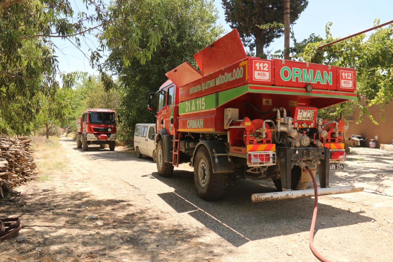 HATAY (AA) – Hatay'ın Kırıkhan ilçesinde makilik alanda çıkan yangın
