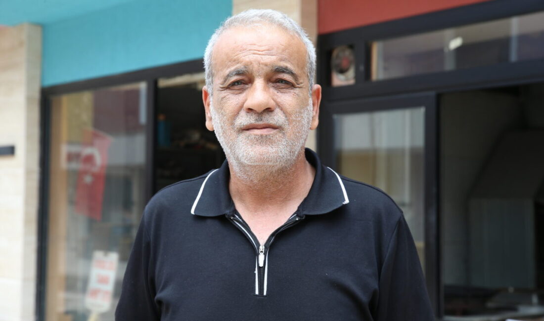 HATAY (AA) – Hatay'da İskenderun Belediyesi sınırlarındaki çarşıda bir kedinin,